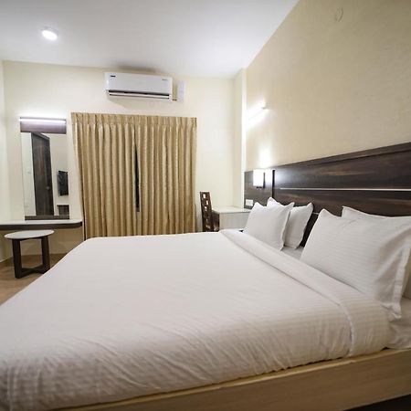 Avenue 11 Premium Stays Madurai Bagian luar foto