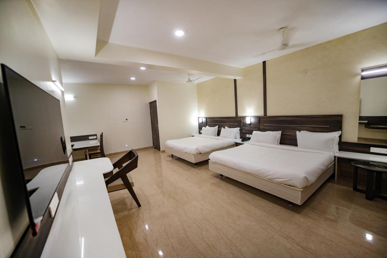 Avenue 11 Premium Stays Madurai Bagian luar foto