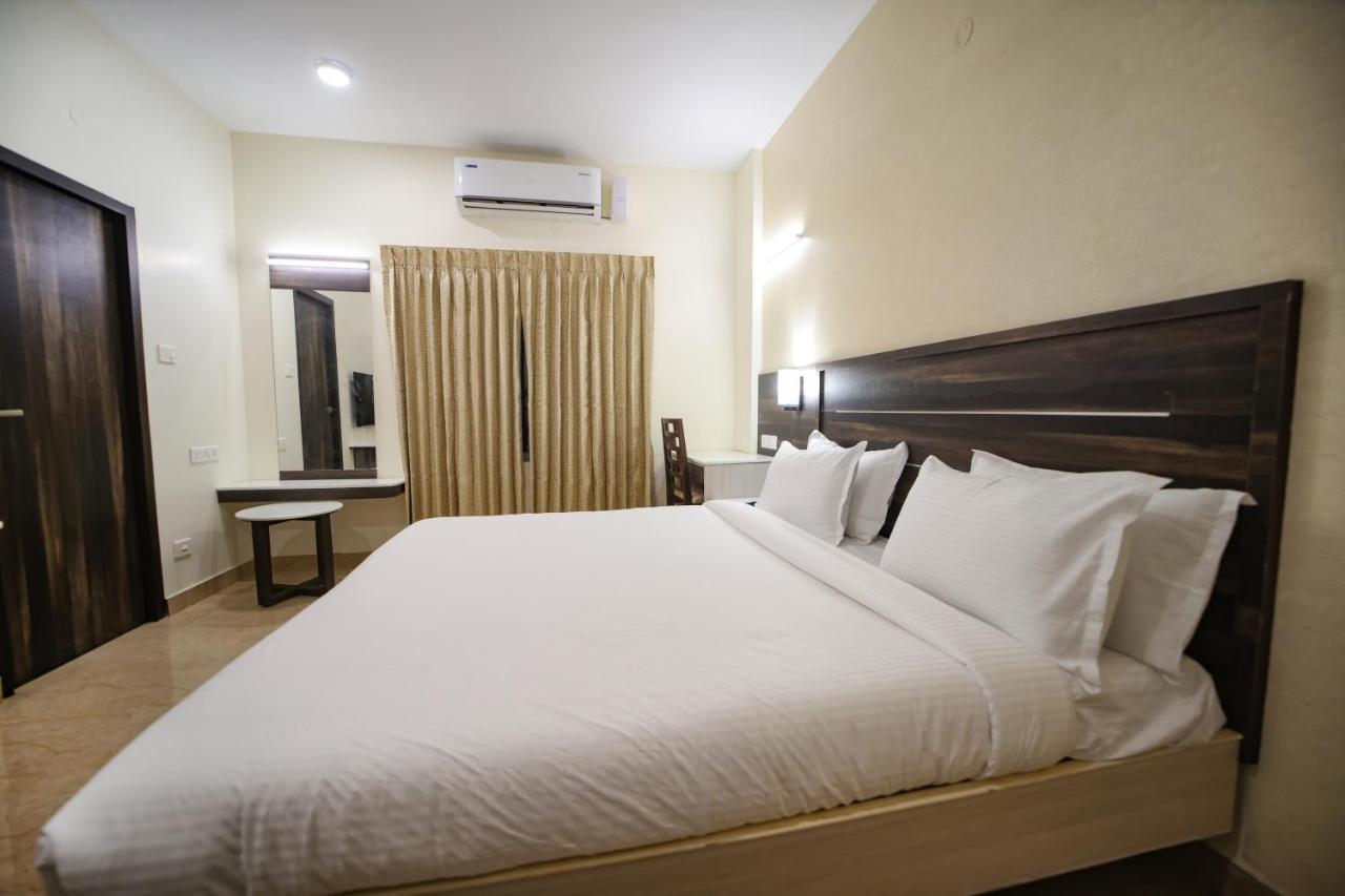 Avenue 11 Premium Stays Madurai Bagian luar foto